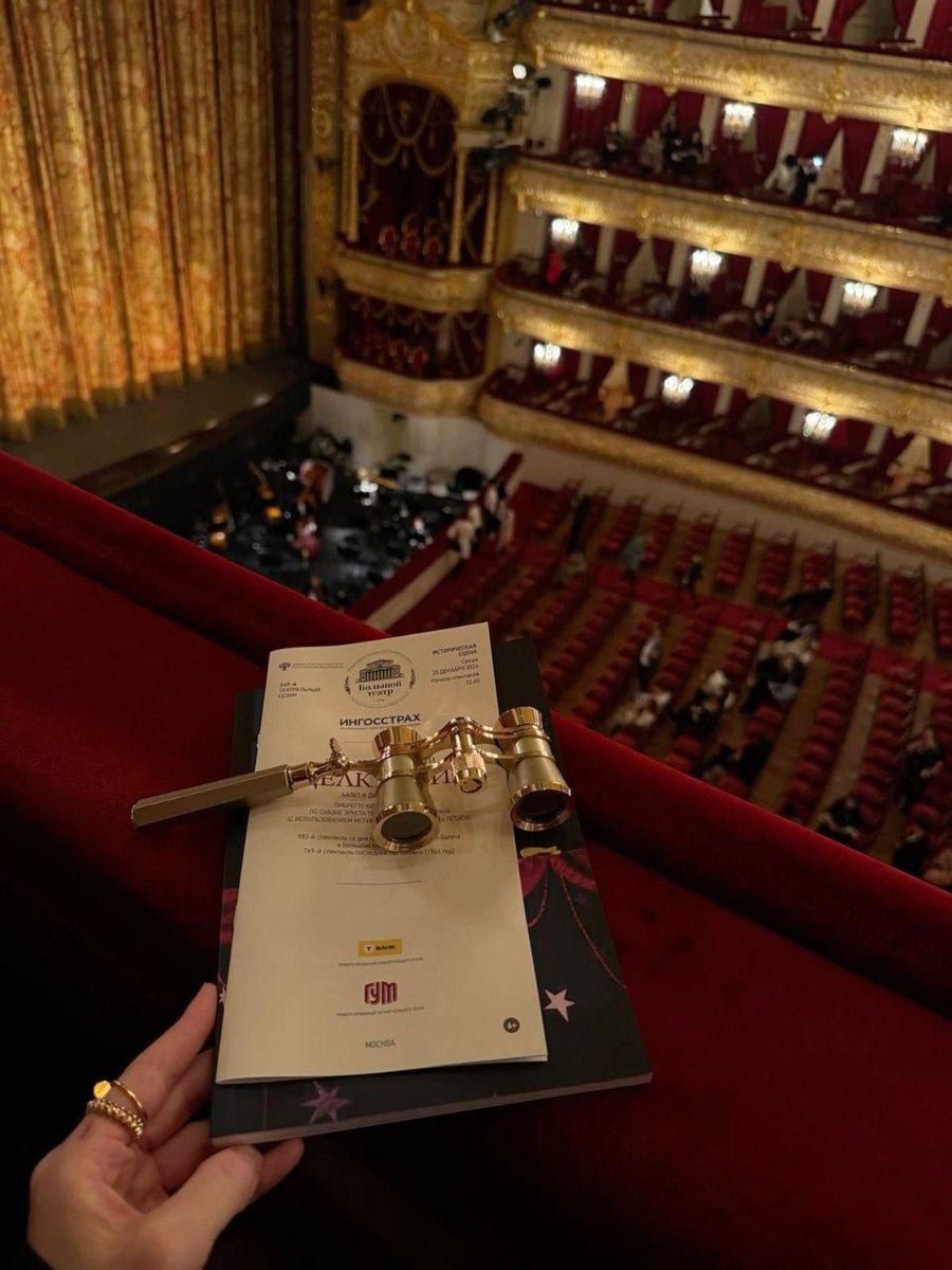 classyladylife's tweet photo. opera night ✨ https://t.co/c7tvfZGE39