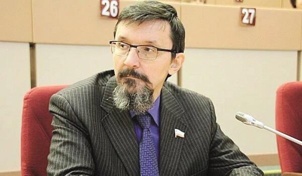 Rus tarihçi Dimitri Çernişevski: 

"Rusya aristokrasisinin tamamı Türk'tür. 
Ayrıca meşhur yazarlar, şairler de öyle.. Büyük Bozkır asıllıdırlar.. Örneğin, Dostoyevski, Turgenev, Derjavin, Gorki, Gogol..."