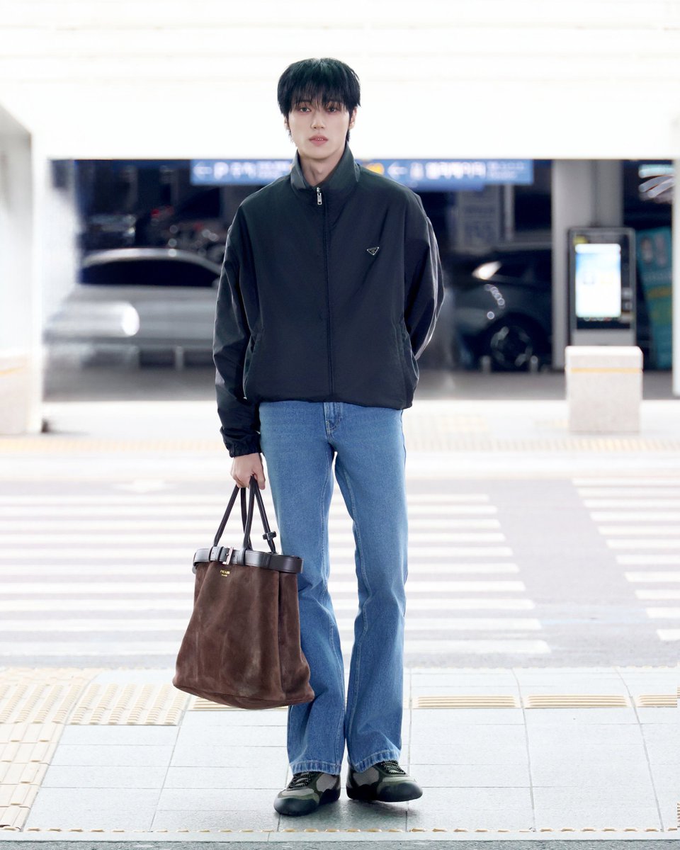 XFashion's tweet photo. #WOOYOUNG of @ATEEZofficial stuns on the way to Milan Fashion Week for the @Prada FW26 Womenswear Fashion Show. https://t.co/8kMS4Q6QF2