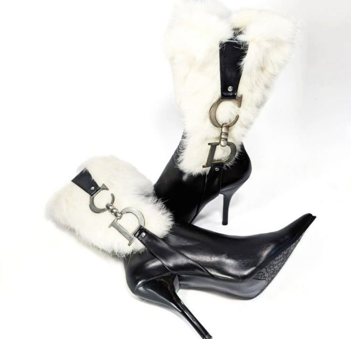 ๐ป๐๐ tweet media