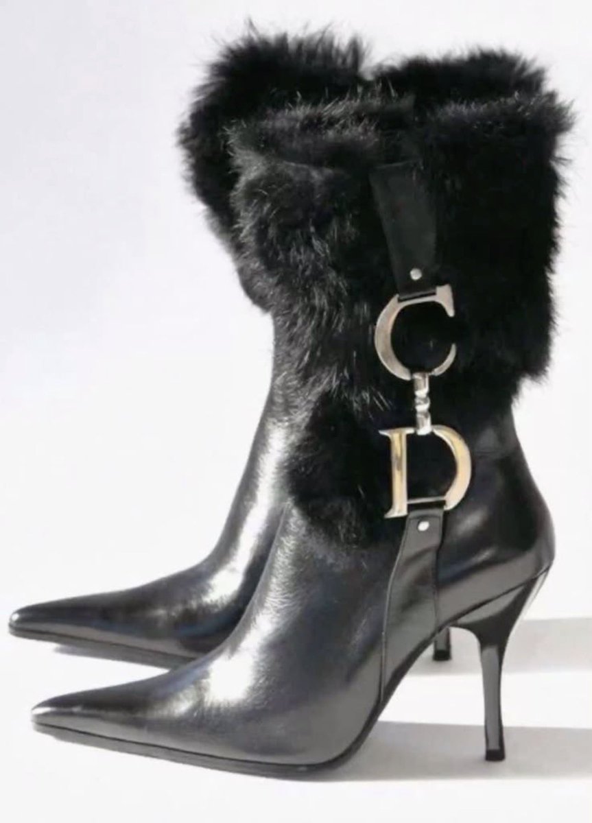 ๐ป๐๐ tweet media