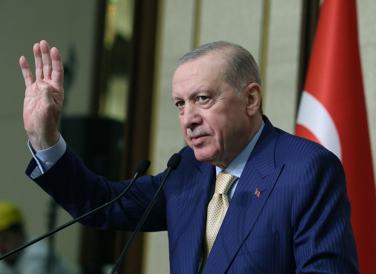 Cumhurbaşkanı Erdoğan: "Geçmişte ilaç ve hastane kuyruklarında ömür tüketen vatandaşlarımızın tüm sorunlarını giderdik. Sağlık ve sosyal güvenlik sistemini sorunsuz şekilde işler hale getirdik"