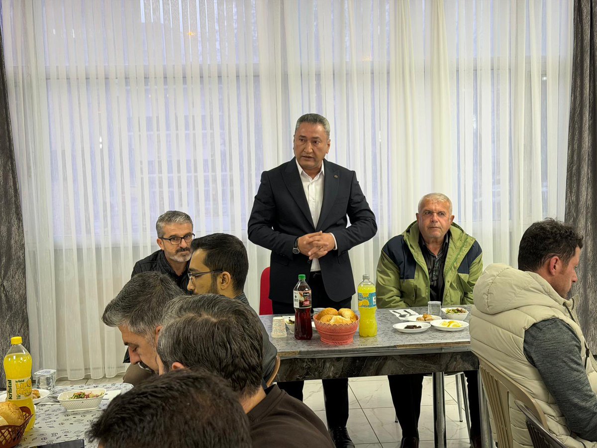 mazidagimem's tweet photo. İlçe Millî Eğitim Müdürümüz Mehmet Şah AYDINER, ilçemiz Öğretmenevinde İlçe Millî Eğitim Müdürlüğü personelimiz onuruna iftar yemeği verdi.

İftar programında konuşma yapan Müdürümüz, çalışanlarımızın büyük bir aileyi oluşturduğunu; sevgi, saygı ve hoşgörü çerçevesinde görevlerini özveriyle yürüttüklerini ifade ederek, tüm personele ayrı ayrı teşekkür etti.

@tcmeb 
@Yusuf__Tekin
@Mardin_Valiligi
@cftcblnt
@mazidagkaymakam 
@ali_eyyupkoca 
@aydiner_sah
