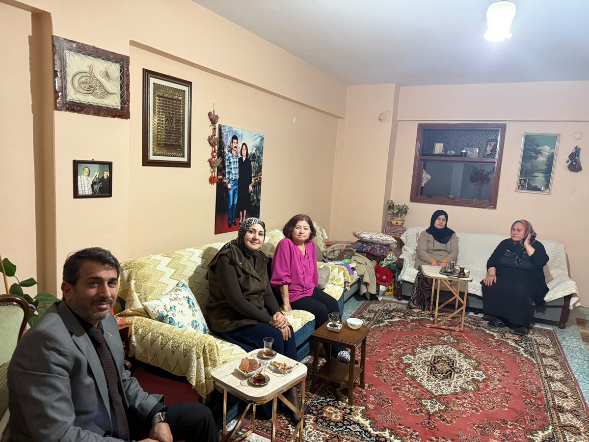 📍Soğukkuyu Mahallesi 

İlçe yöneticilerimiz, İlçe Koordinatörümüz ve Mahalle başkanımız iftar sonrası çay sohbetine Mahalle sakinlerinden Ayşe Misgavlıoğlu hanımın evine misafir oldular. 

Misafirperverliklerinden dolayı kendilerine teşekkür ederiz.