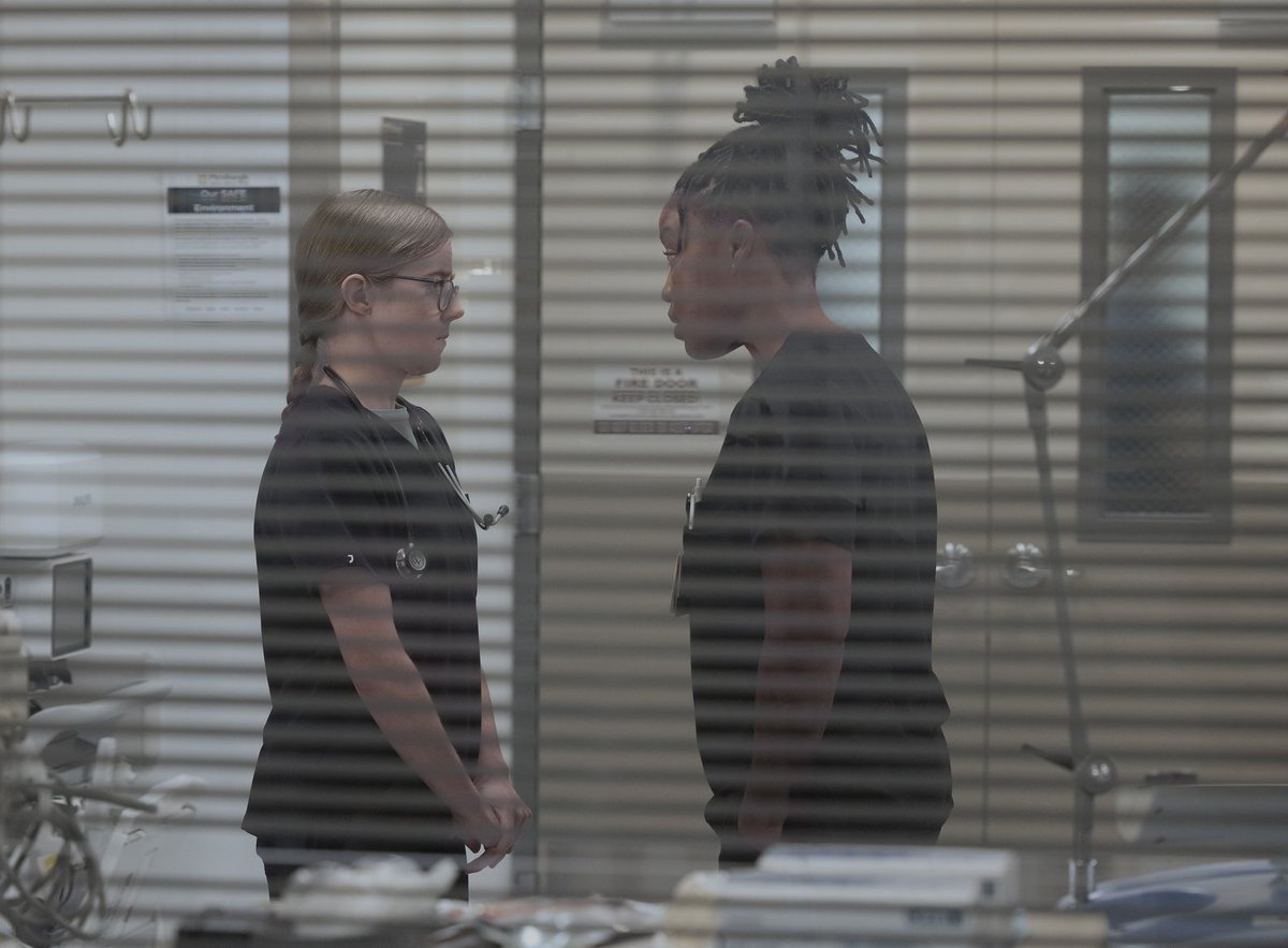 tdeardzupdates's tweet photo. New still of Taylor Dearden and Ayesha Harris as Dr Mel King and Dr Parker Ellis in Season 2 Episode 8 of ‘The Pitt’ https://t.co/Gx8157EwA3