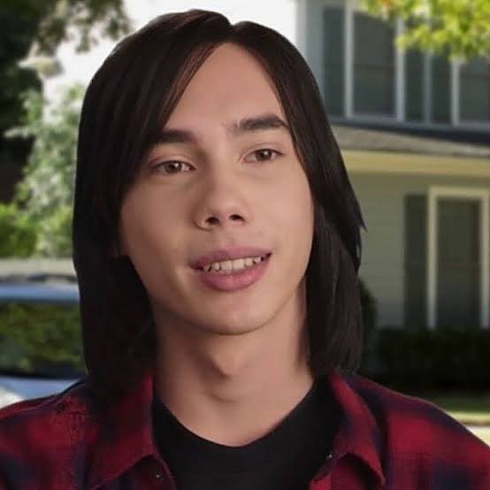 @c0mmandderr I was thinking more of a light skinned rodrick