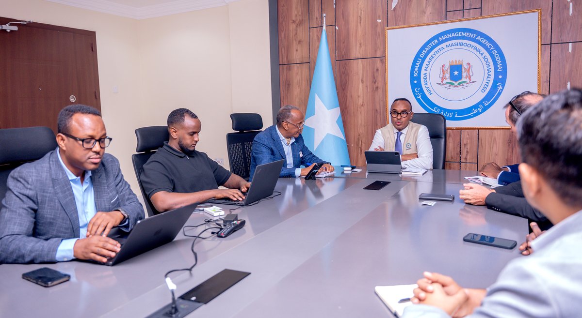 FAOSomalia's tweet photo. Worsening #drought &amp; rising needs demand urgent, collective action. #FAO’s @MaxwellSibhens &amp; @EPeterschmitt met SoDMA Commissioner @MahamuudMoallim to strengthen coordination on early warning, anticipatory action &amp; drought response to protect lives &amp; livelihoods.
#4betters https://t.co/roDmBbF1BO