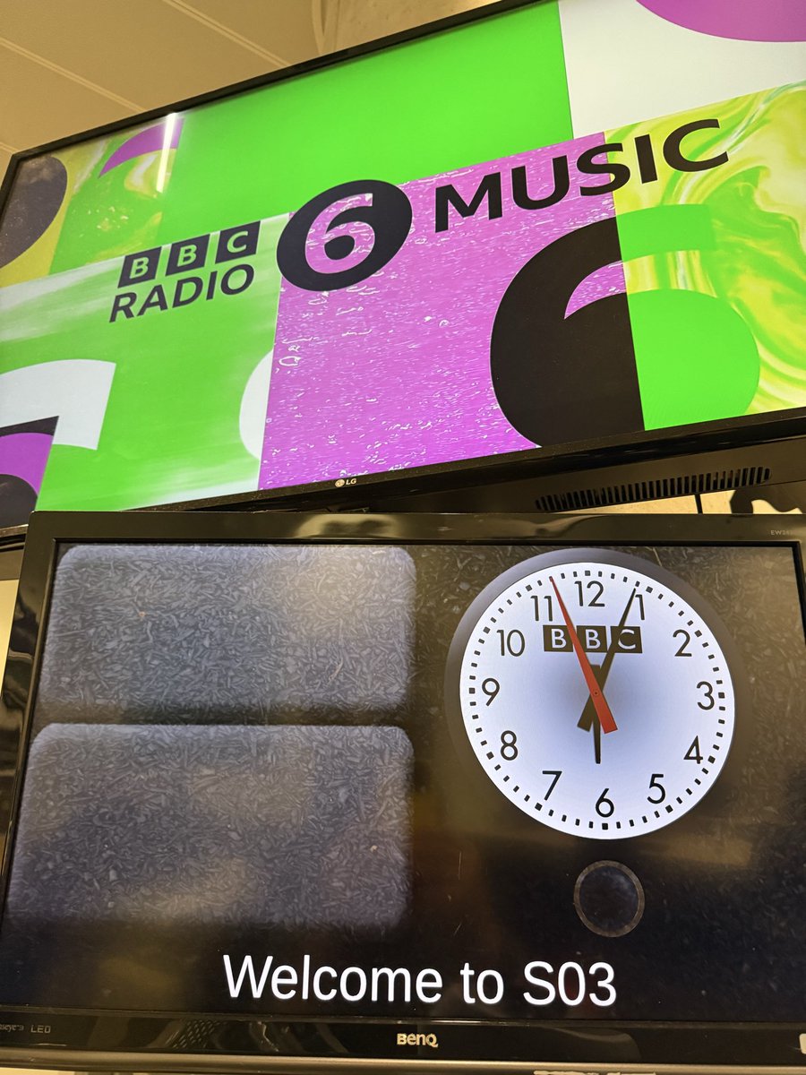 Tonight at approx 21.20 (UK) Stereolab play for Marc Riley, Gideon Coe and BBC 6 Music