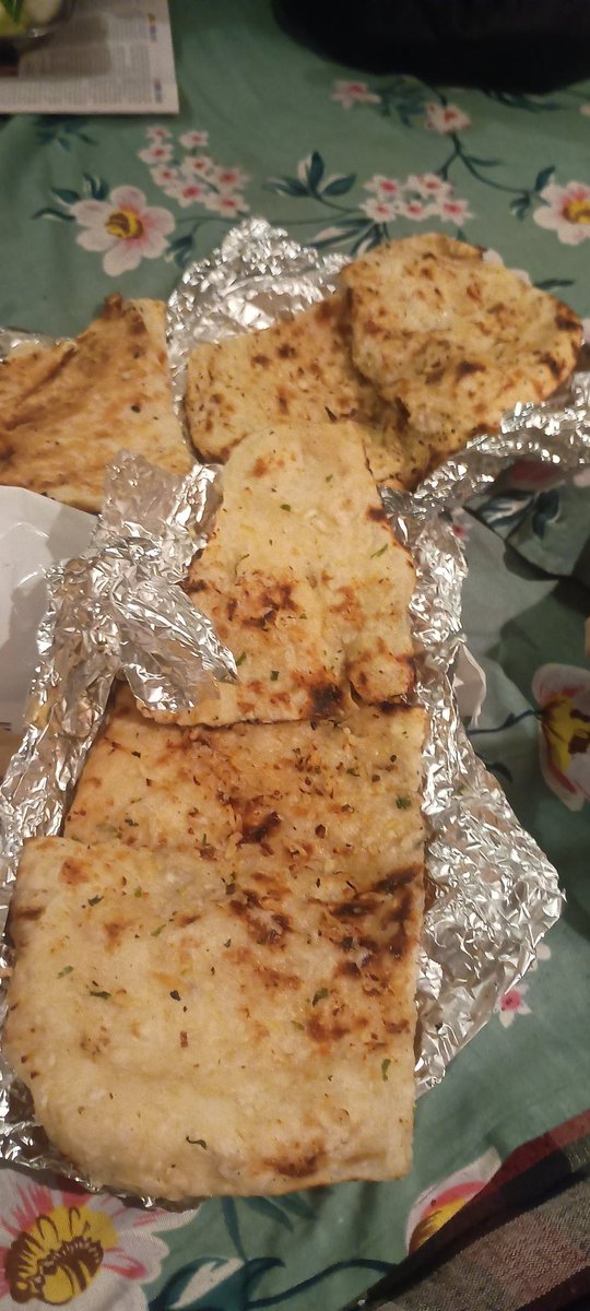 Rushike50960520's tweet photo. @SwiggyCares @Swiggy I ordered 6 naan they deliver only 2 tried connecting you but response in help https://t.co/TISNWsKESD