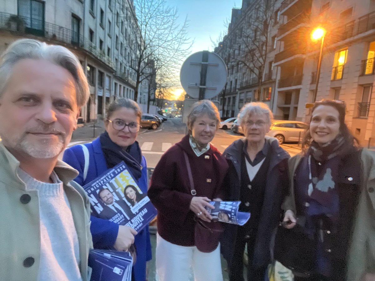 InfiniNantes's tweet photo. Nos militants sont infatigables : à peine les programmes arrivés, des milliers sont déjà dans les boîtes aux lettres des Nantais ! La dynamique est clairement chez @Foulques44 🚀 https://t.co/oZgMiZU6I4