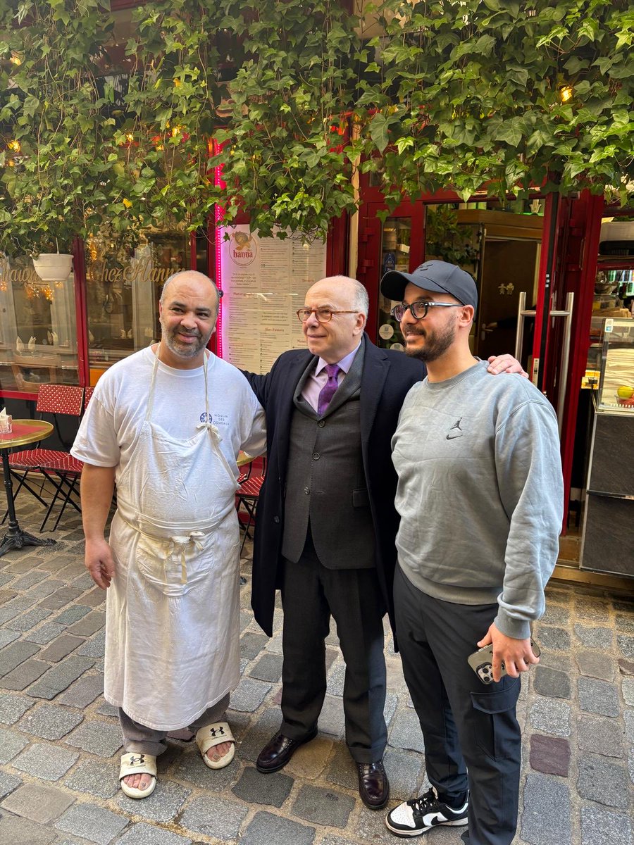 Bernard Cazeneuve tweet media