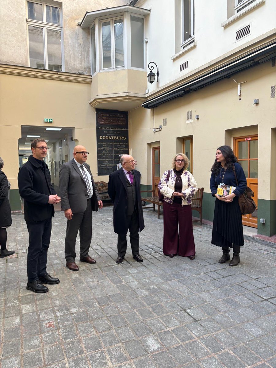 Bernard Cazeneuve tweet media