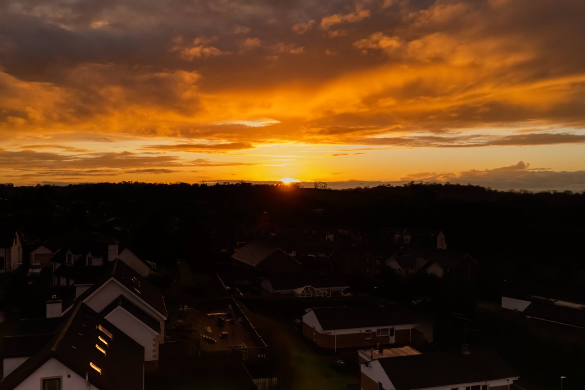 PicturskewPhoto's tweet photo. #Sunshine after the rain 🌧️☔️ over #Dromore Co Down @WeatherCee @barrabest @LoveBallymena @Louise_utv @WeatherAisling https://t.co/Za7pfeLehm