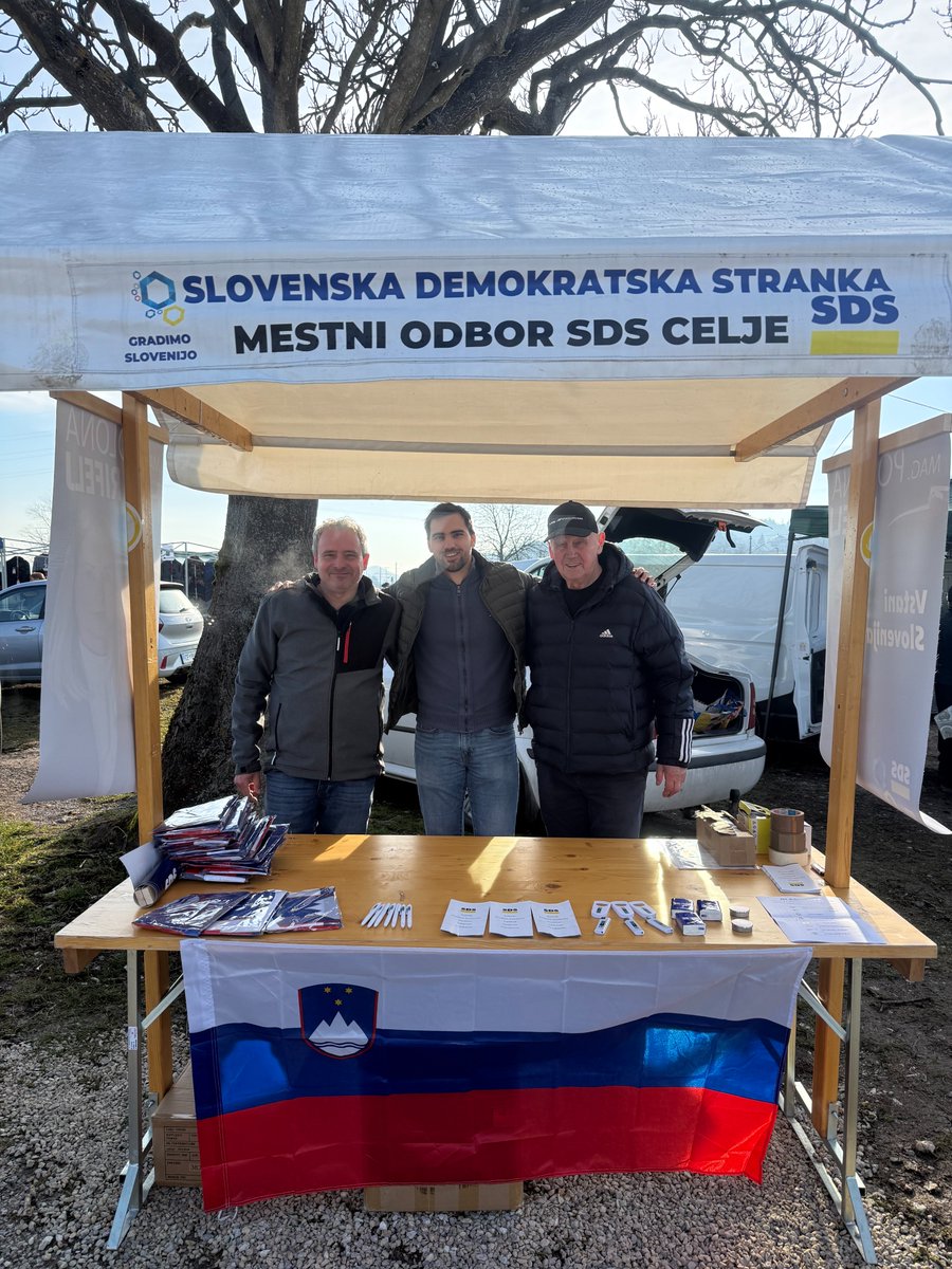 Temu se reče lep, zanimiv, tudi vsebinsko bogat dan za našo kandidatko ter vseh tam prisotnih. Izmenjanih je bilo veliko besed, koristnih, uporabnih o tem kako naprej. Tudi harmonika in slovenska glasba nista manjkali.  Gremo naprej, na zmago!
<a href="/strankaSDS/">SDS</a>  <a href="/polona_rifelj/">Polona Rifelj</a>
