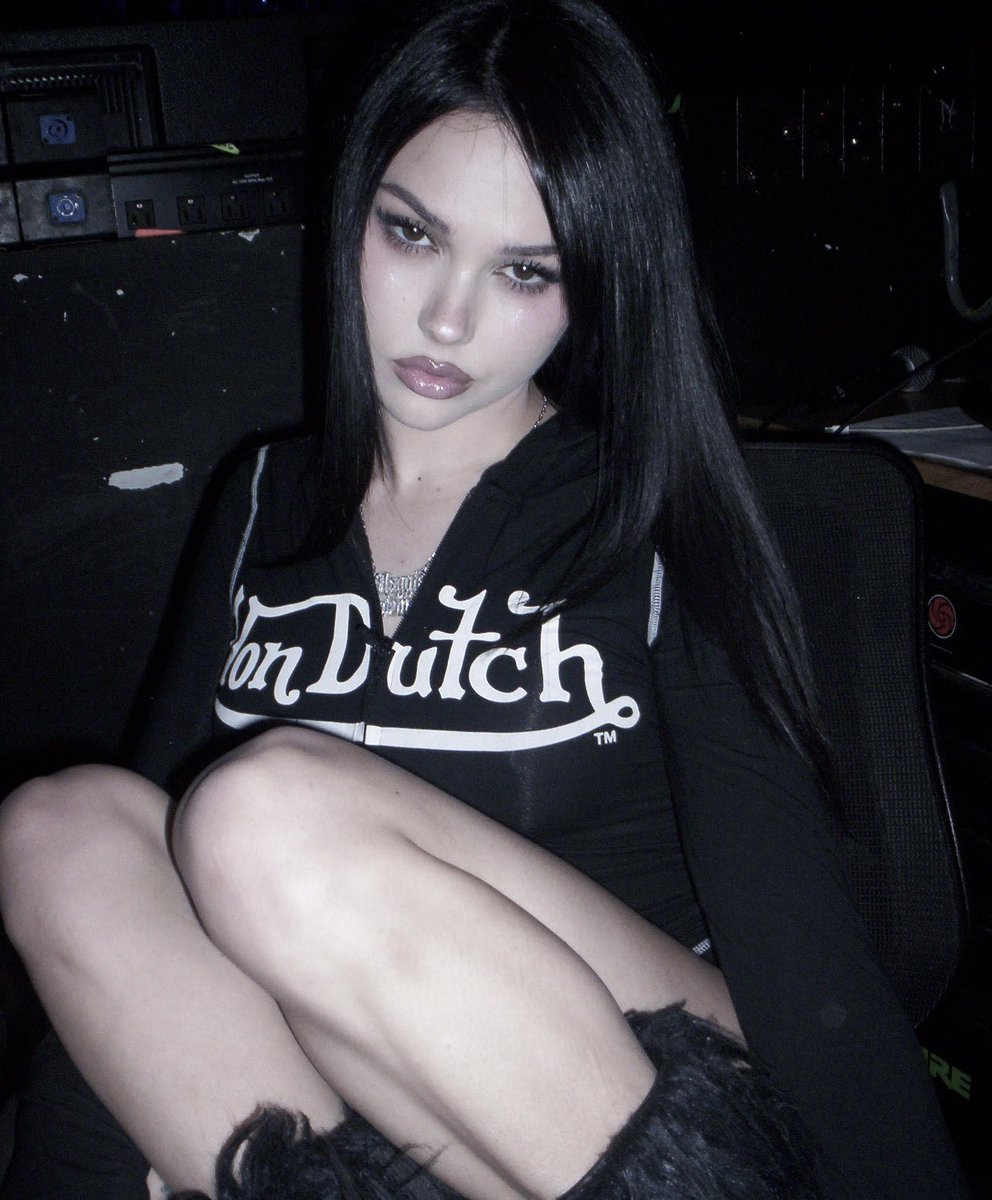 MAGGIE LINDEMANN tweet media