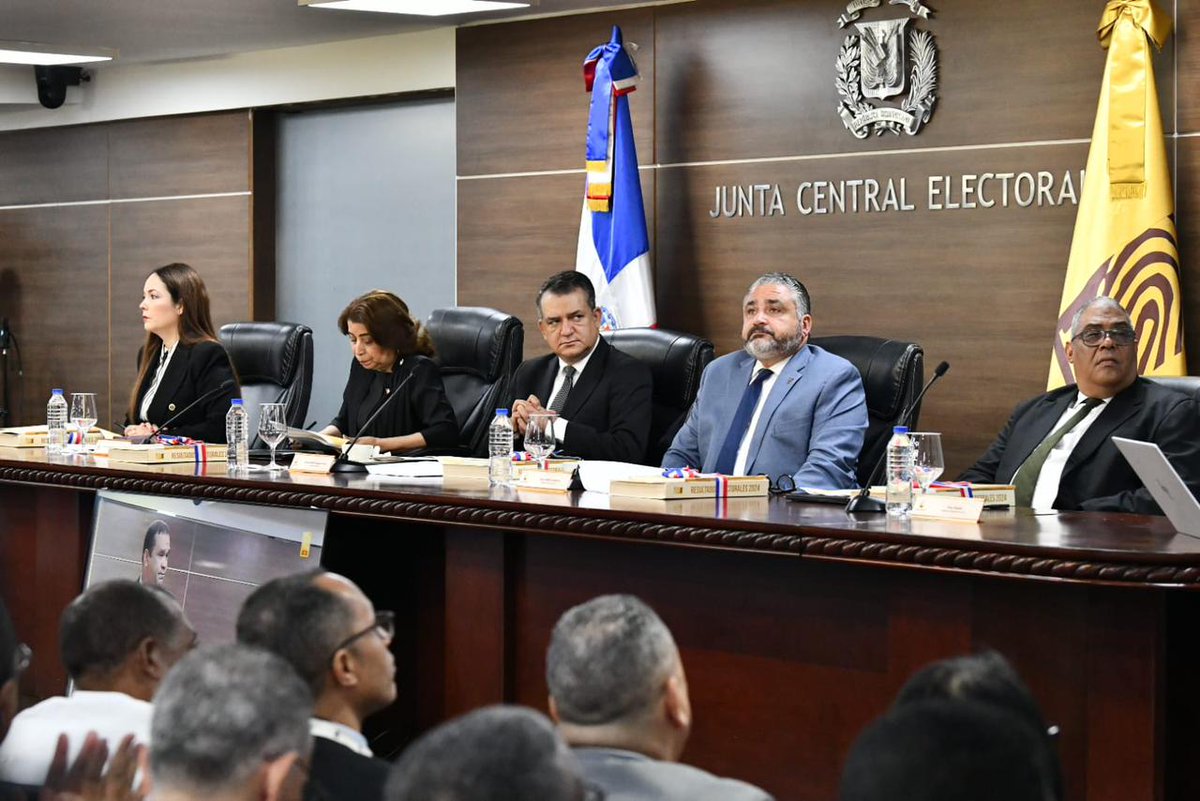 En el día de hoy fue presentado el calendario electoral, documento que establece las etapas y plazos que regirán el desarrollo del próximo proceso electoral.

#JCE #CalendarioElectoral #Institucionalidad #Democracia #ProcesoElectoral #SamirChamiIsa