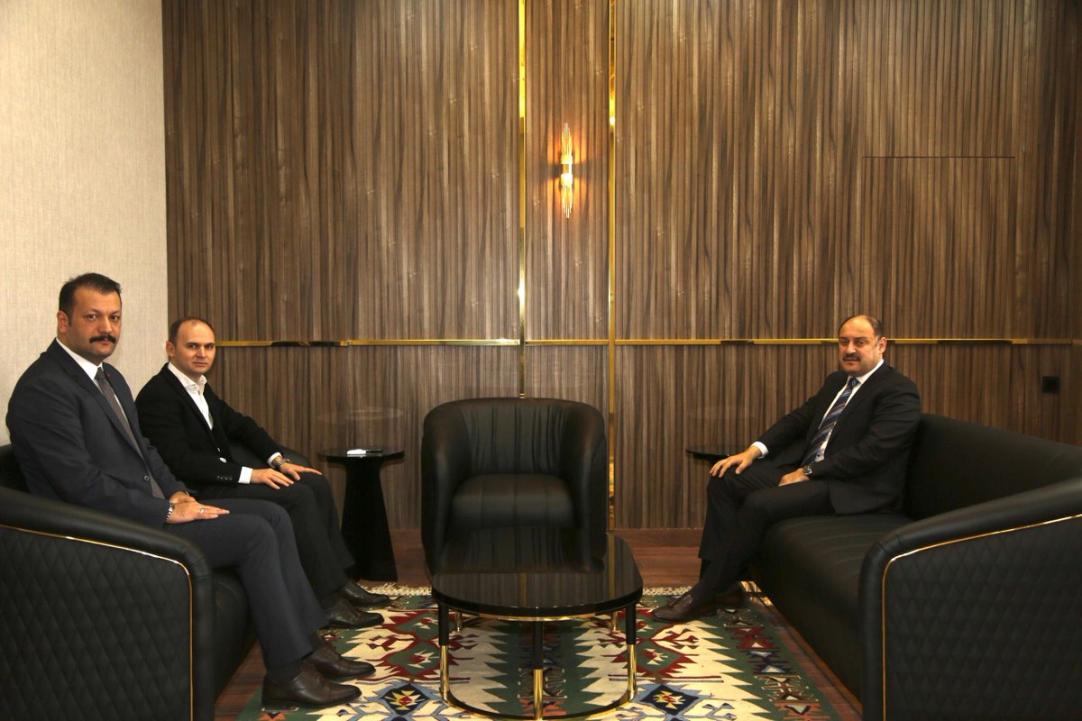 Şanlıurfa Büyükşehir Belediye Başkanımız Mehmet Kasım Gülpınar, Siverek Kaymakamı Salih Sak’a  nezaket ziyaretinde bulundu.

Nazik ev sahipliği ve misafirperverliklerinden dolayı Sayın Sak’a teşekkür ederiz.