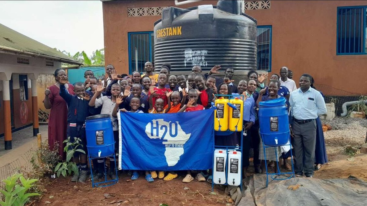 h2oschools's tweet photo. Students at Apex Nursery and Primary School in Uganda collected additional water from an unsafe, shallow well. 

@ugandanwater installed a rainwater collection tank with filters to ensure the collected water is safe to drink.

Read more: https://t.co/FAwHsl2irE

#WaterWednesday https://t.co/k8J8tU8TrJ