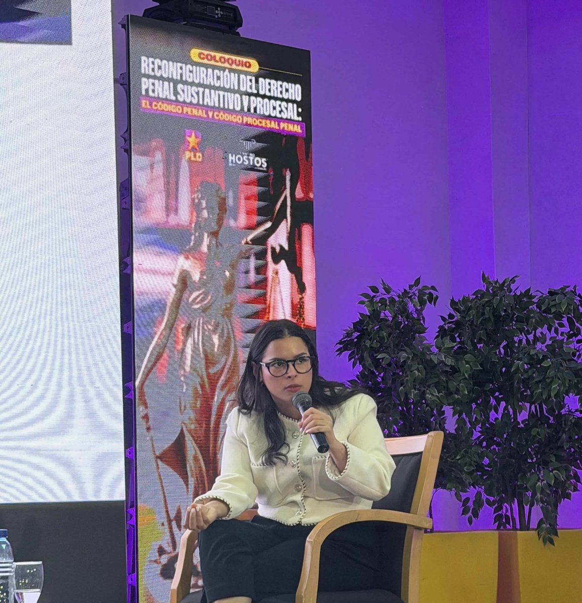 NataliaAristy's tweet photo. Hoy tuve el honor de compartir panel con el Dr. @pbalbuena en el Coloquio sobre la reconfiguración del nuevo orden penal, organizado por el Centro Hostos de Estudios Constitucionales, dirigido por @EdJorgePrats y auspiciado por @PLDenlinea. Gracias por la invitación. https://t.co/RiDJRf6SRD