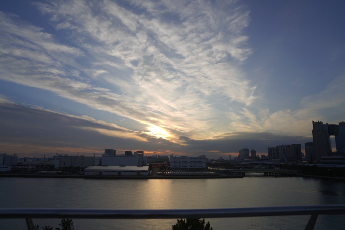 ruiiph's tweet photo. 年末のビッグサイト https://t.co/KtCuZw2dJJ