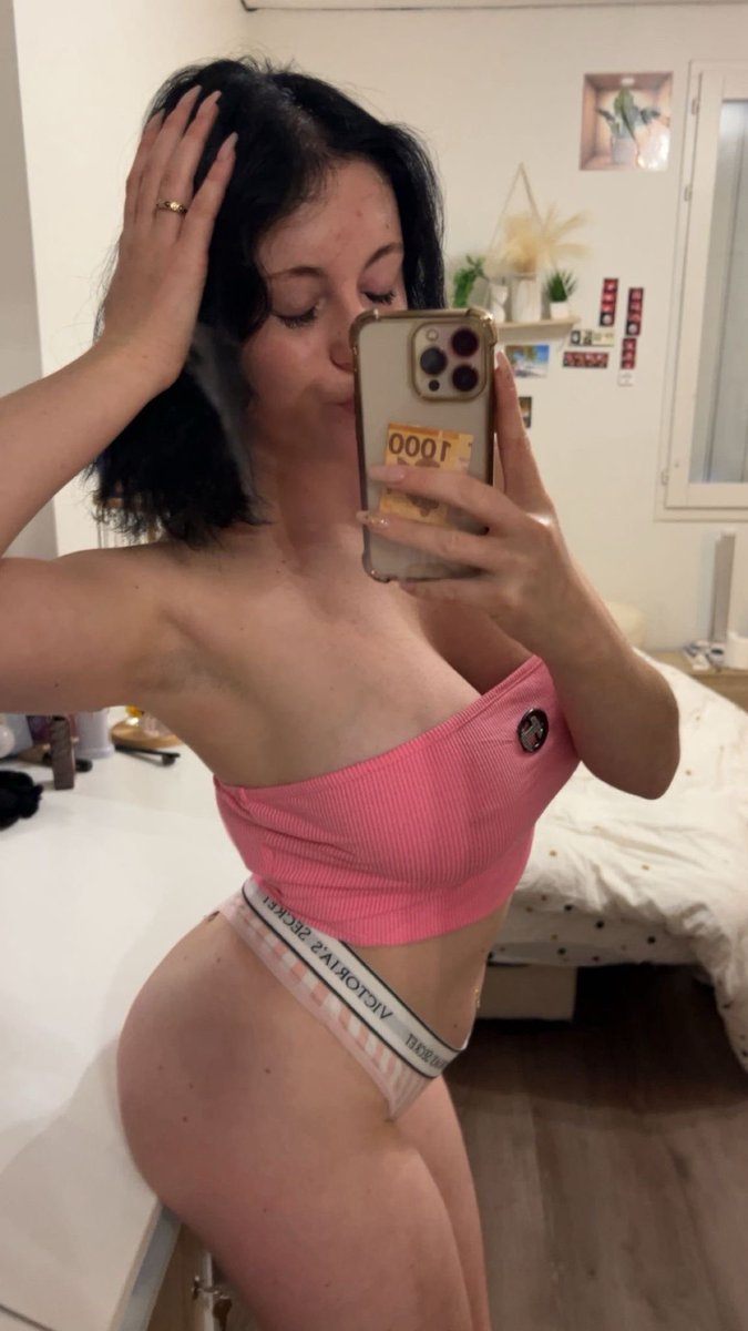 iammiiaoff's tweet photo. J’ai 18 ans, je répond au 10 premiers commentaires sous ce post https://t.co/Su1GYHb90X