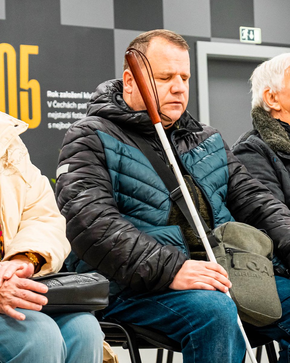 FCHradec's tweet photo. Takto vypadá prohlídka pro osoby se zrakovým postižením 😊 https://t.co/zE4Ls1ESdd