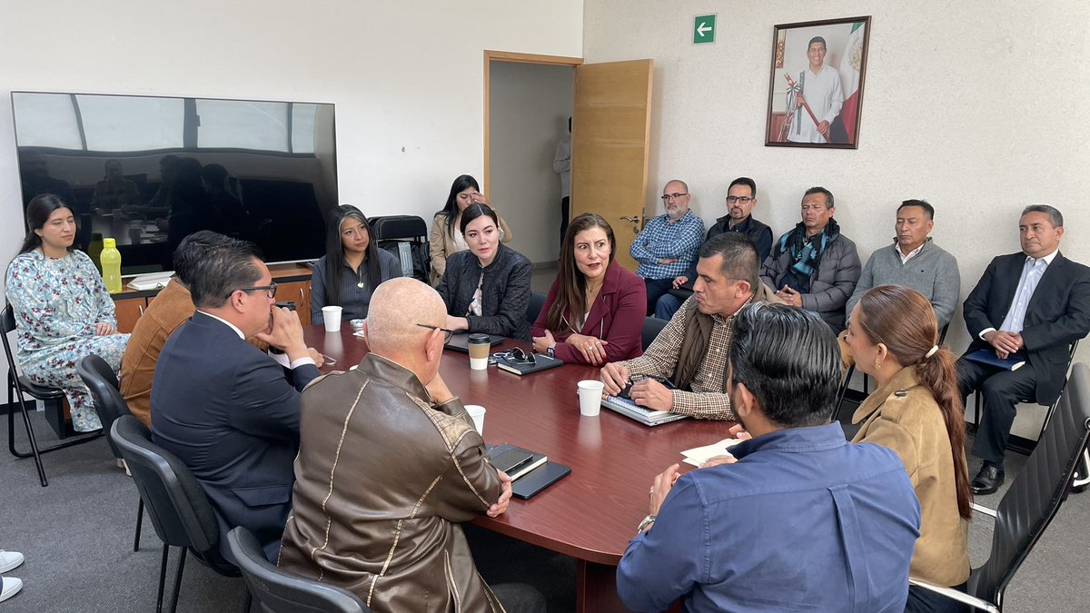 C_Vichido's tweet photo. En el marco del proceso de entrega-recepción, sostuve una reunión de trabajo con la Arq. @SildiaMecott para dar seguimiento a los avances y asuntos prioritarios de la #SIC. https://t.co/gMmWRyaFUq