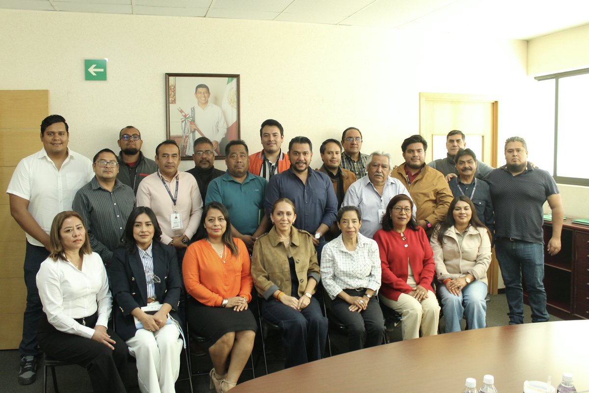 C_Vichido's tweet photo. En el marco del proceso de entrega-recepción, sostuve una reunión de trabajo con la Arq. @SildiaMecott para dar seguimiento a los avances y asuntos prioritarios de la #SIC. https://t.co/gMmWRyaFUq