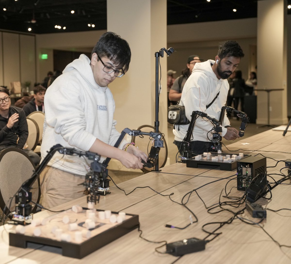 Robo Con tweet media