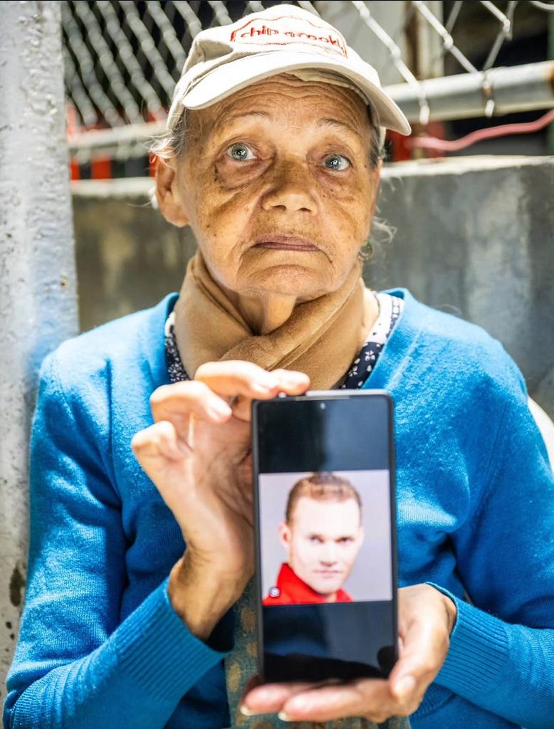 #VictorHugoQuero está en desaparición forzosa, su madre tiene 81 años y mas de 12 meses buscándolo.
Piedad con la Sra. CARMEN, alguien que la ayude <a href="/ForoPenal/">Foro Penal</a>
<a href="/MamaLisVzla/">Lisbeth Añez/Mamá Lis</a>

#LibertadParaTodosLosPresosPoliticos