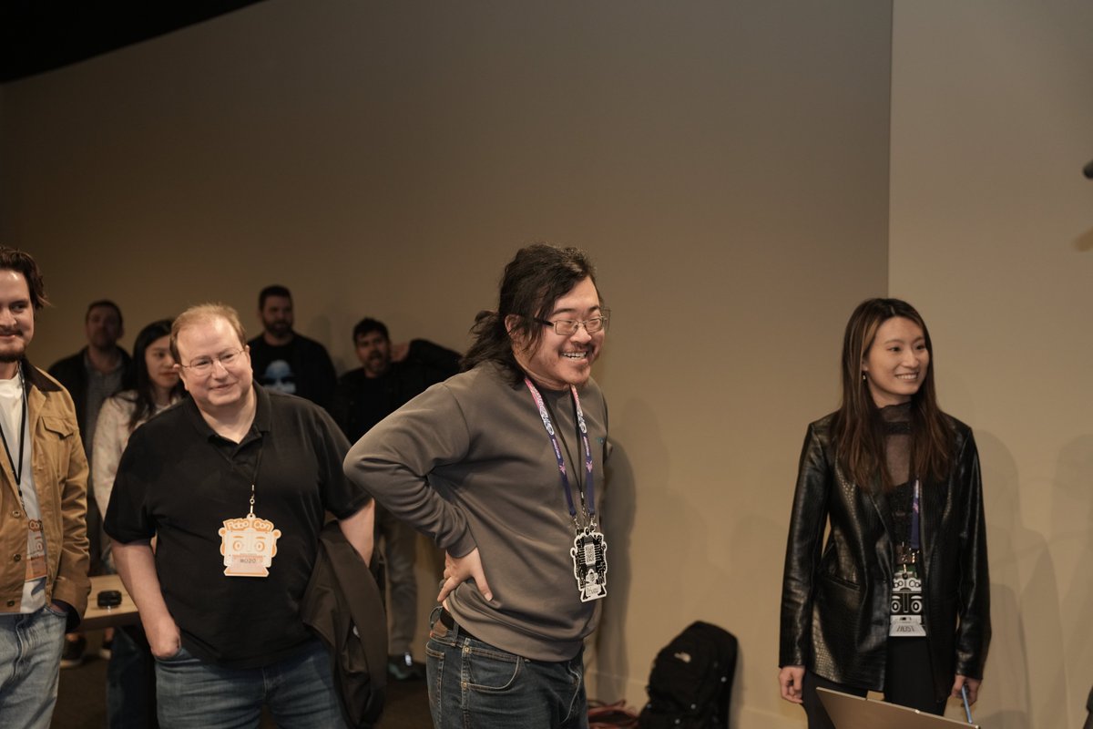 Robo Con tweet media