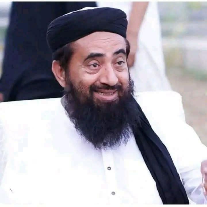 مولانا منظور مینګل د افغانستان د بمبارۍ په اړه بخښنه وغوښته
مولانا صاحب وايي: موږ له افغان مشرانو، امیرالمؤمنین، د دفاع وزیر او انس حقاني څخه بخښنه غواړو. موږ علما ازاد نه یو، یوازې فریاد کولای شو.
زموږ اټومي بم د مسلمانانو د ساتنې لپاره نه، بلکې د کفارو د ګټې لپاره ساتل کېږي.
