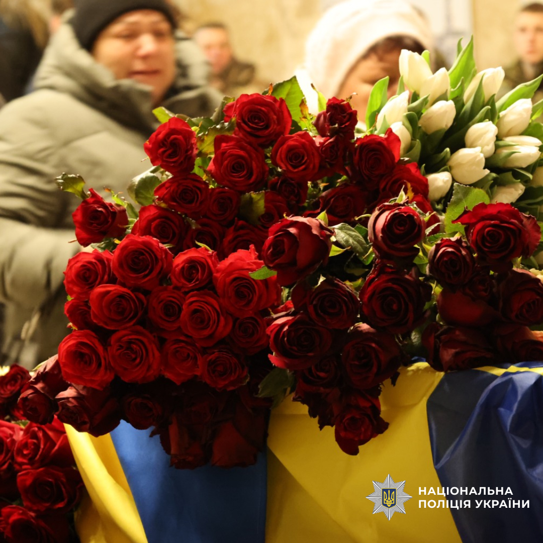 🥀На Харківщині попрощалися з поліцейською Юлією Келебердою, яка загинула під час евакуації мирного населення

🔗Сайт: bit.ly/4scEGYF

#stoprussia #назавжди_в_строю