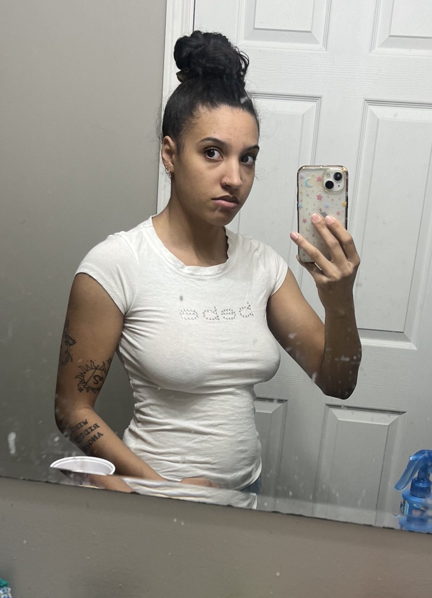 DevilDivine222's tweet photo. @BigDamnShawn I just found out I’m pregnant so they’re sitting nice rn😊 https://t.co/mi2Ykfgyhq