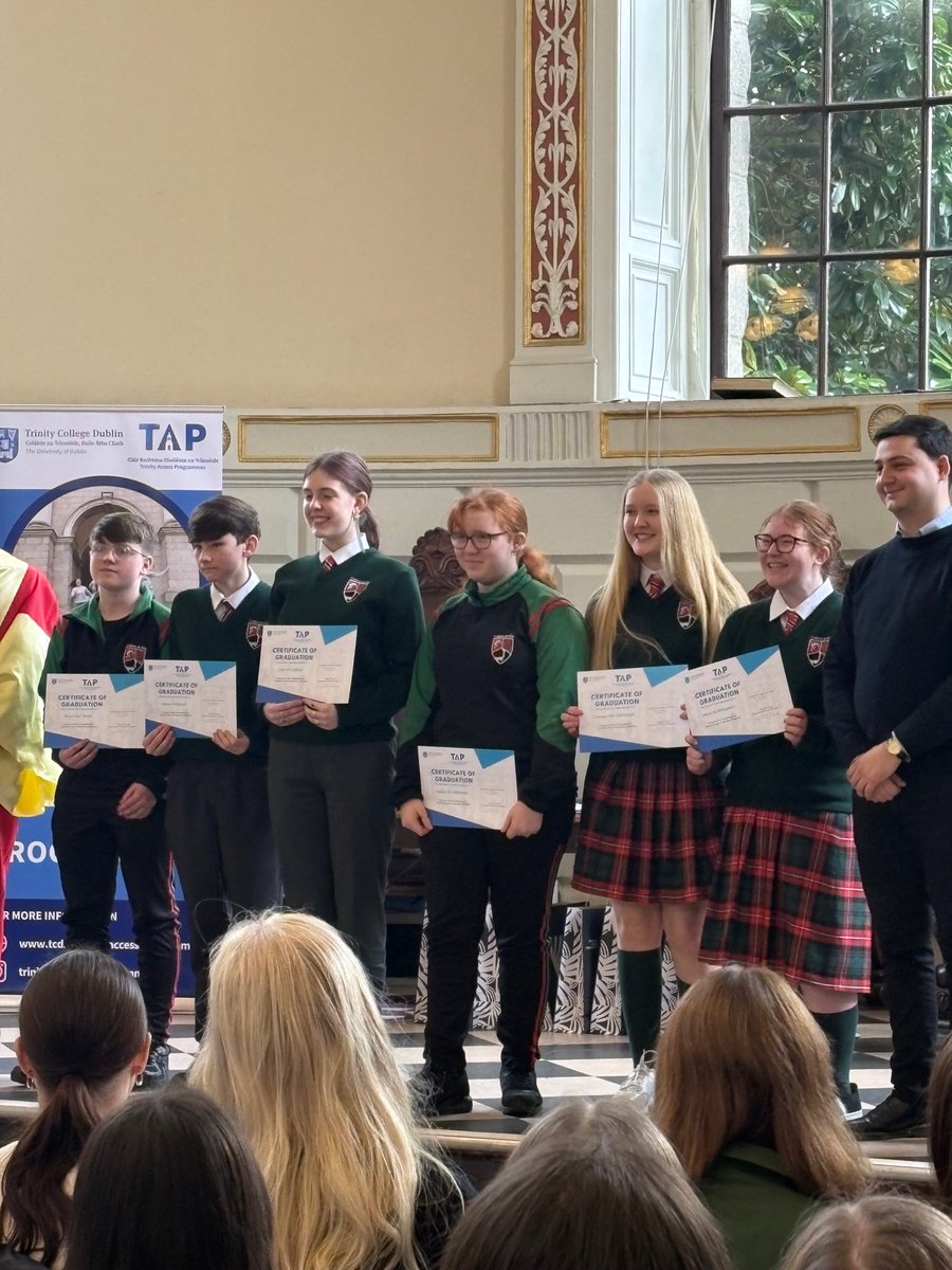 Coláiste de hÍde tweet media