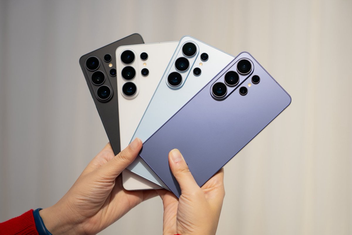 สรุปของใหม่ Samsung Galaxy S26 Ultra 

- จอ  Privacy Screen หรือจอกันเผือก ทำงานร่วมกันระหว่างซอฟต์แวร์และฮาร์ดแวร์ ปิดบังเฉพาะบางแอปได้ ปิดบัง notification ได้ และปิดบังเมื่อระบบตรวจจับว่าเรากำลังกด pin หรือกด OTP ได้ด้วย ถือเป็นครั้งแรกของวงการมือถือเลยทีเดียว 
-