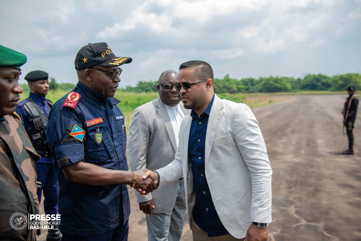 sergesindani01's tweet image. 🔴#RDC—— De retour à #Buta, le Gouverneur Mike-David Mokeni revient de #Kinshasa avec des bonnes nouvelles pour la province

Après plusieurs jours d’une mission officielle à #Kinshasa, le gouverneur de la province du Bas-Uélé, Mike-David Mokeni @mikemokeni, a regagné Buta ce