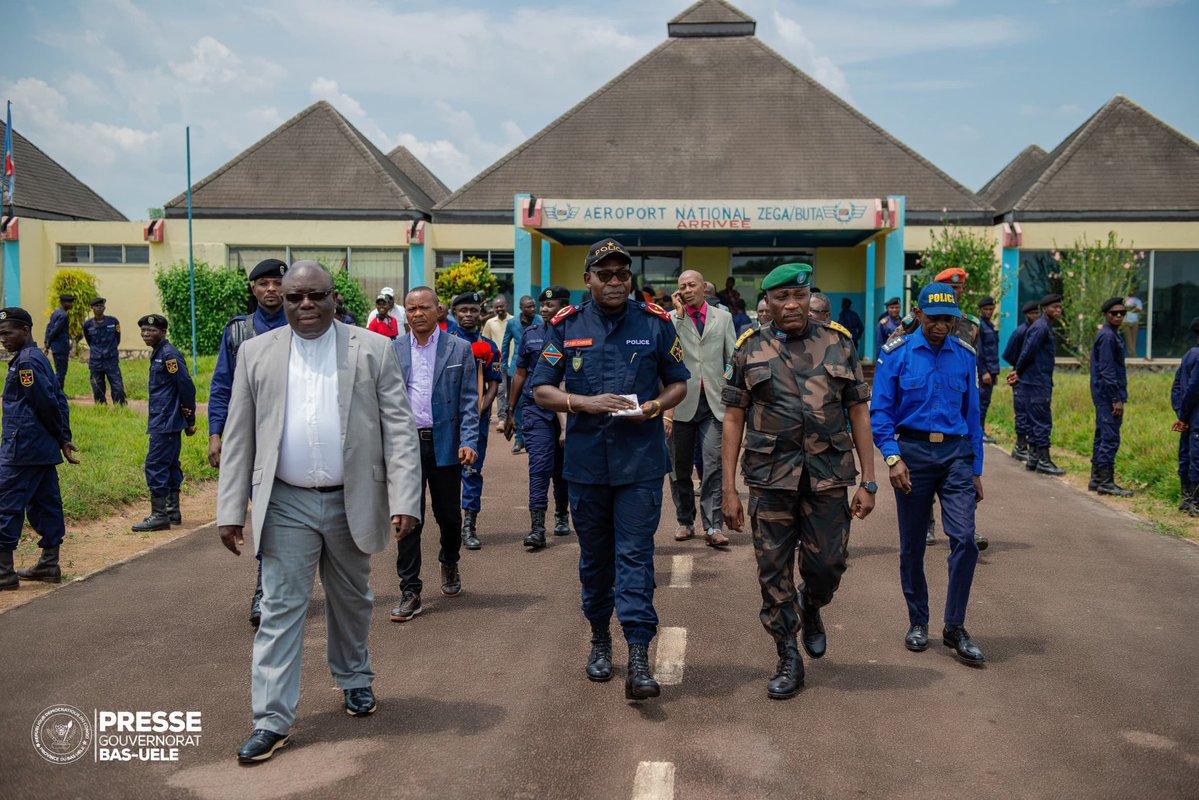 sergesindani01's tweet image. 🔴#RDC—— De retour à #Buta, le Gouverneur Mike-David Mokeni revient de #Kinshasa avec des bonnes nouvelles pour la province

Après plusieurs jours d’une mission officielle à #Kinshasa, le gouverneur de la province du Bas-Uélé, Mike-David Mokeni @mikemokeni, a regagné Buta ce