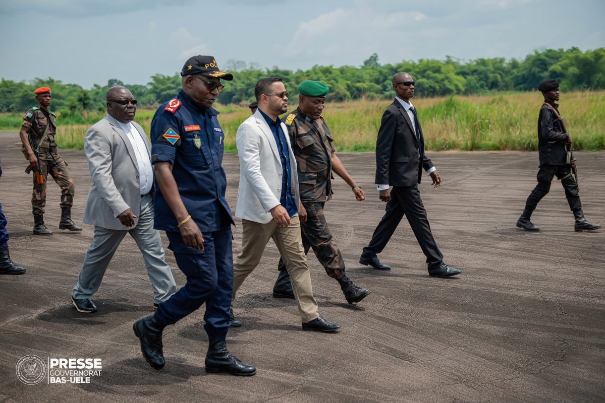 sergesindani01's tweet image. 🔴#RDC—— De retour à #Buta, le Gouverneur Mike-David Mokeni revient de #Kinshasa avec des bonnes nouvelles pour la province

Après plusieurs jours d’une mission officielle à #Kinshasa, le gouverneur de la province du Bas-Uélé, Mike-David Mokeni @mikemokeni, a regagné Buta ce