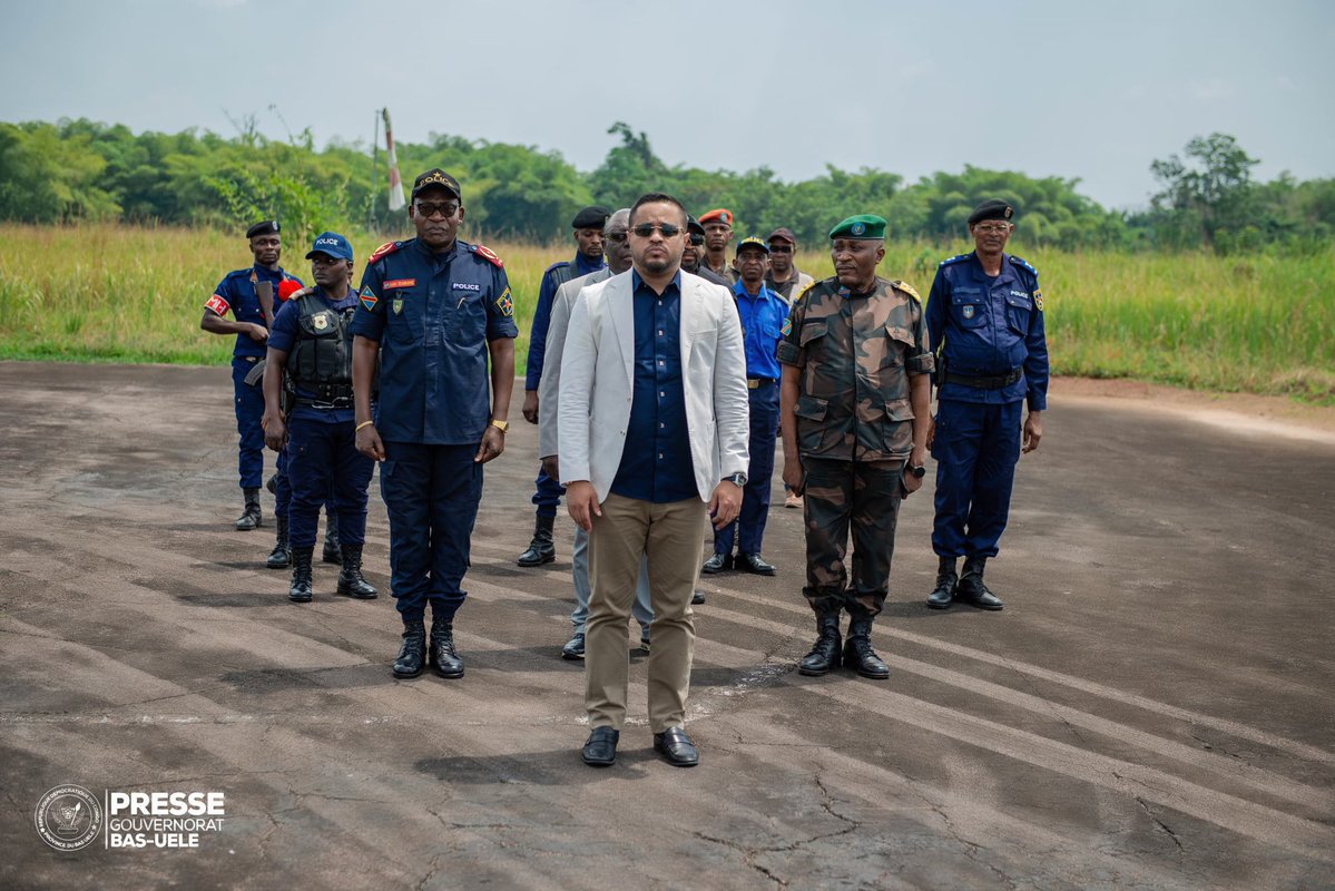 sergesindani01's tweet image. 🔴#RDC—— De retour à #Buta, le Gouverneur Mike-David Mokeni revient de #Kinshasa avec des bonnes nouvelles pour la province

Après plusieurs jours d’une mission officielle à #Kinshasa, le gouverneur de la province du Bas-Uélé, Mike-David Mokeni @mikemokeni, a regagné Buta ce