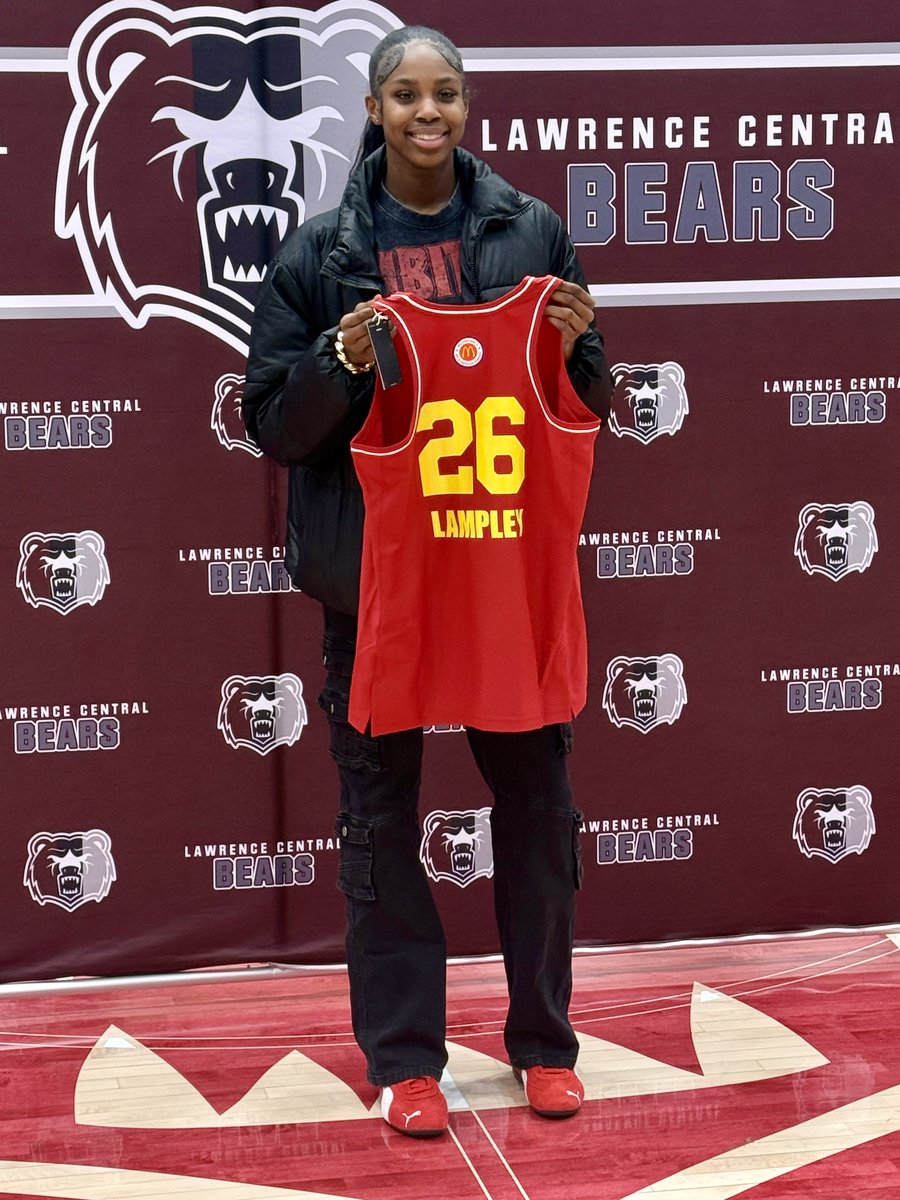 LCHSAthletics's tweet photo. Excited to present Lola Lampley with her McDonald’s All-America jersey today!
⁦@McDAAG⁩ ⁦@ltgoodnews⁩ https://t.co/h8pGzYUmdA