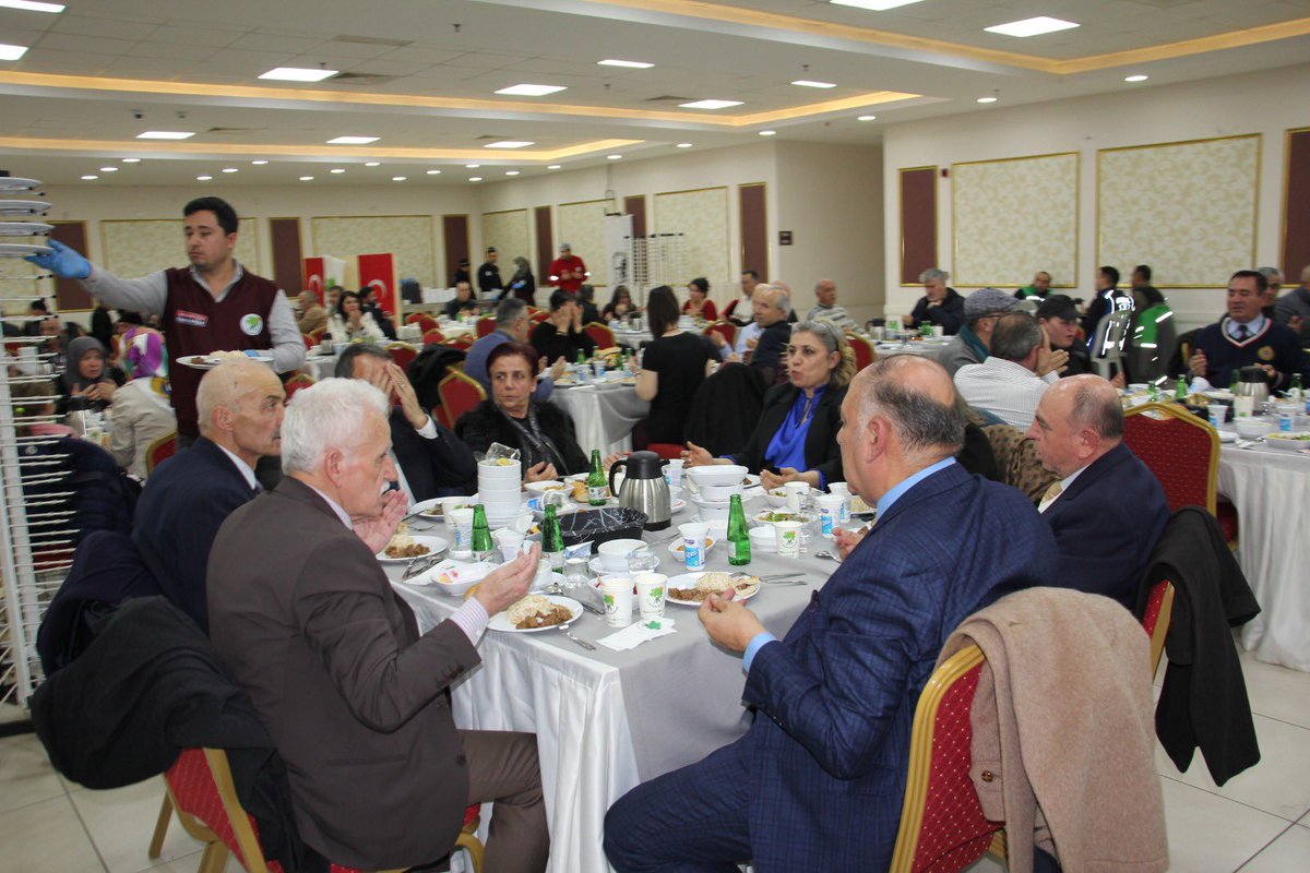 HilmiYaman06's tweet photo. AHİD Mamak Şubemizin düzenlediği geleneksel iftar yemeğinde hemşehrilerimizle bir araya geldik, Allah kabul etsin 

@AhidAnkara06 
@oemir06 https://t.co/SuAvB6d3Ma