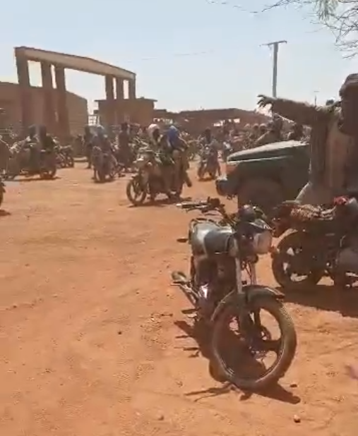 TracTerrorism's tweet image. Suspected Jama’a Nusrat ul-Islam wa al-Muslimin (#JNIM) Militants Take Control of a Military Base and Storm the Town of #Manni, #Gnagna Province, #Burkina Faso 
trackingterrorism.org/chatter/jnim-m…