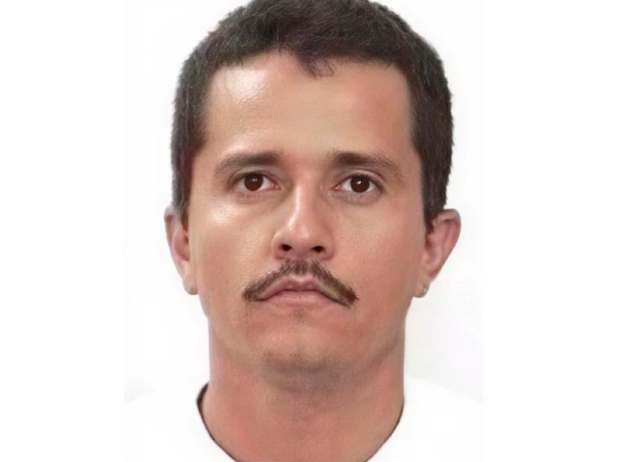 TheGameVerse's tweet photo. Mexican cartel boss El Mencho reportedly had a box of Xbox games and a Xbox Kinect inside his hideout. https://t.co/q8LVpPwdFW