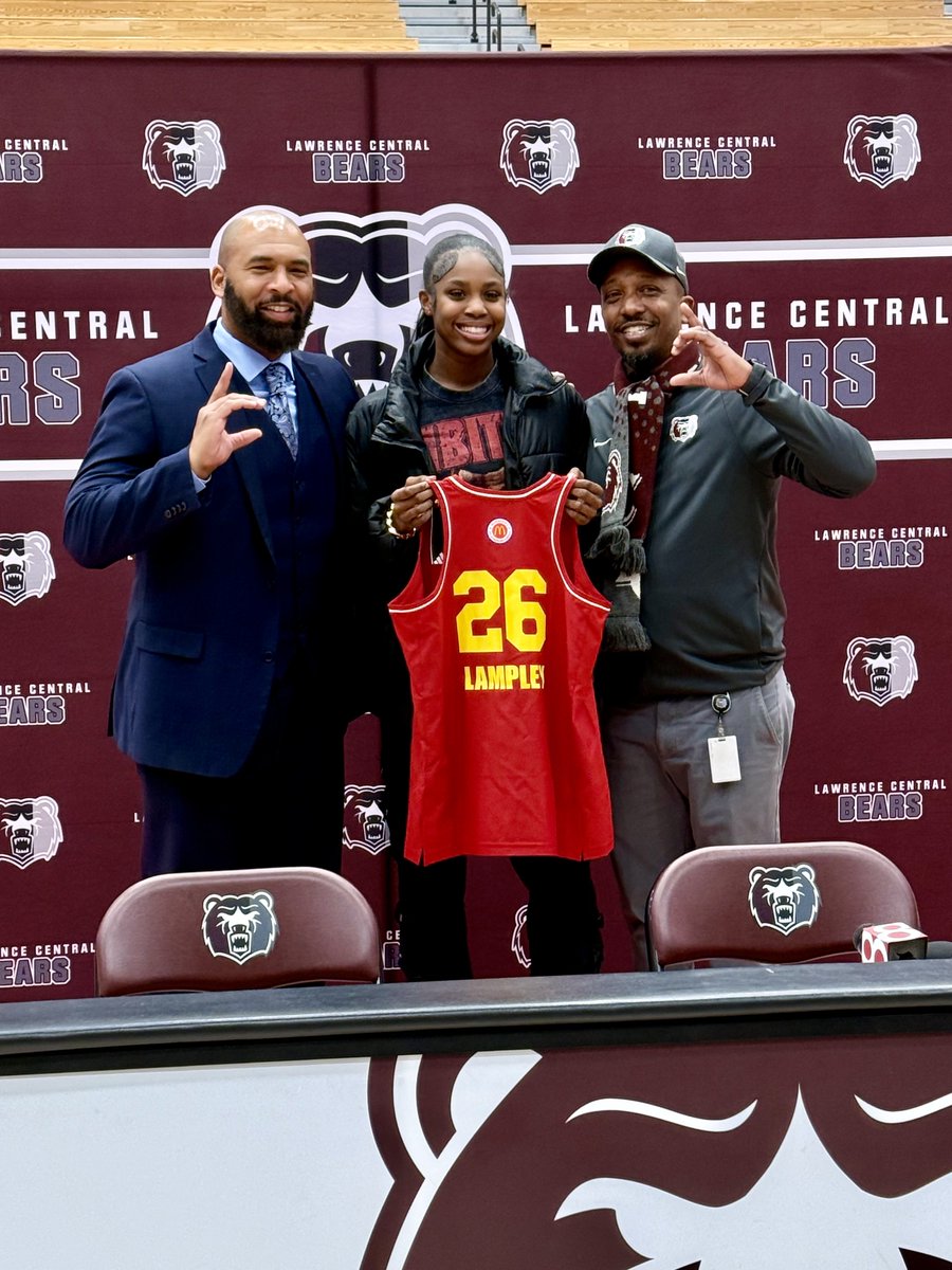 LCHSAthletics's tweet photo. Excited to present Lola Lampley with her McDonald’s All-America jersey today!
⁦@McDAAG⁩ ⁦@ltgoodnews⁩ https://t.co/h8pGzYUmdA