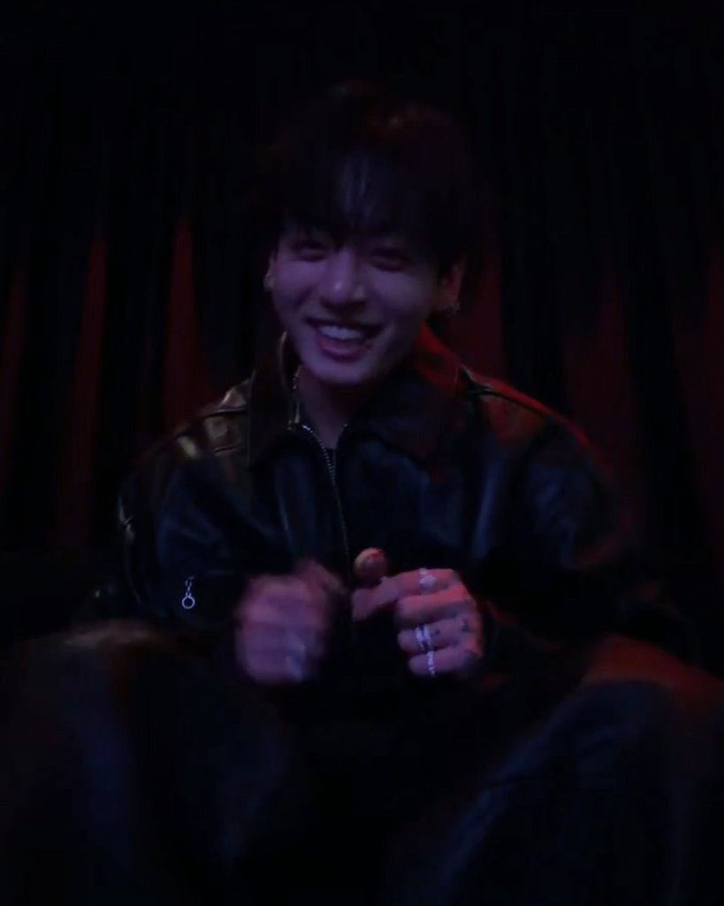 OMG JUNGKOOK LIVE OMGGGG