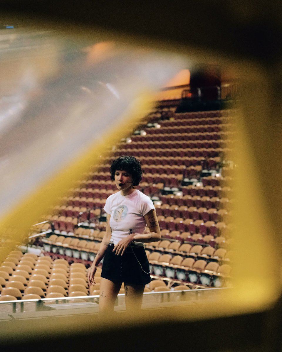 haIseylq's tweet photo. Halsey in new unseen pictures from For My Last Trick Tour taken by Izzy Nuzzo. https://t.co/wQdA0Sna5x