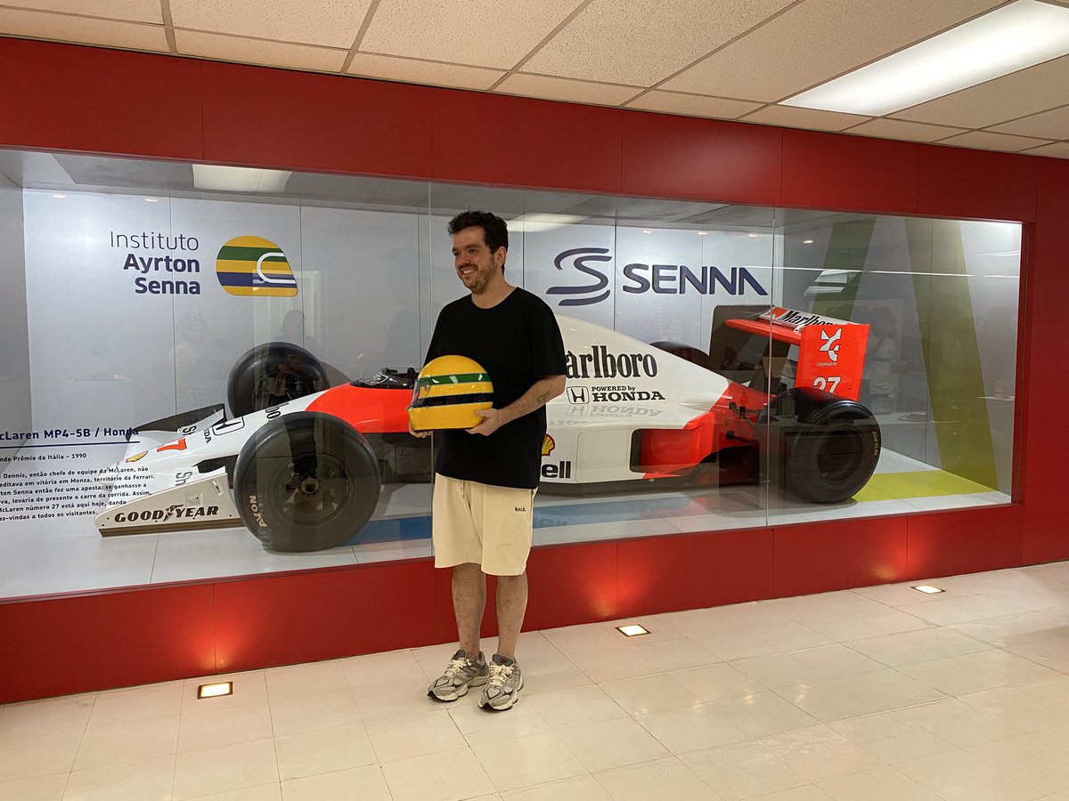 Senna tweet media