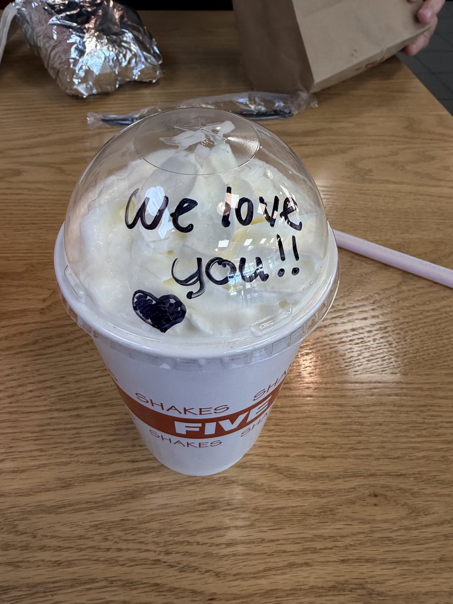 Medicare65Inc's tweet photo. Just lost a friend today. So sad. I walk into the @FiveGuys near me to get lunch, and l, unfortunately, start crying. Ashante, my server, gives me so much kindness and comfort. So unexpected and grateful to get love in an unexpected place. Ty @fiveguys https://t.co/o7YmpzIdlI