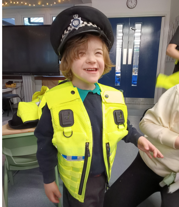 WYP_LeedsEast's tweet image. On the 12th Feb '26, PCSO Simpson attended @GreenfieldsKGPS, to deliver ‘People Who Help Us’ inputs to Nursey &amp;amp; Reception classes.

✅Mini uniforms 
✅Police Van tour

PCSO Simpson, thanks all children for their #fantastic behaviour, #wonderful questions &amp;amp; answers. 

Well Done!